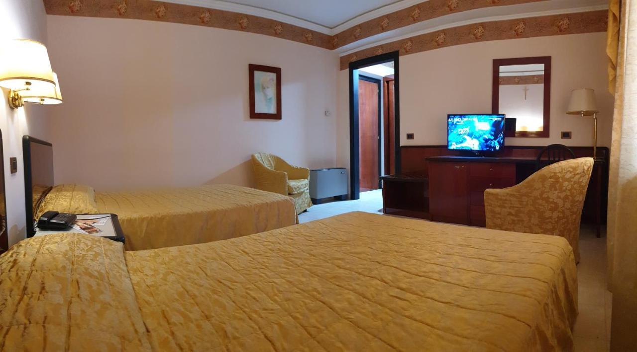 Palahotel Vallenoce Decollatura ภายนอก รูปภาพ